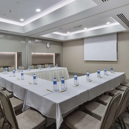 Hilton Garden Atatürk Airport 4*