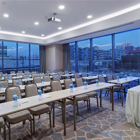 伊斯坦布尔阿塔图尔克机场希尔顿花园酒店 酒店 4*